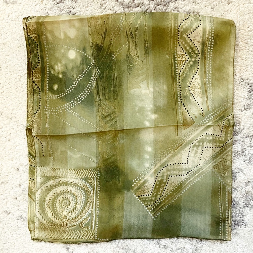 🧣Vintage Italian-made green abstract silky scarf
